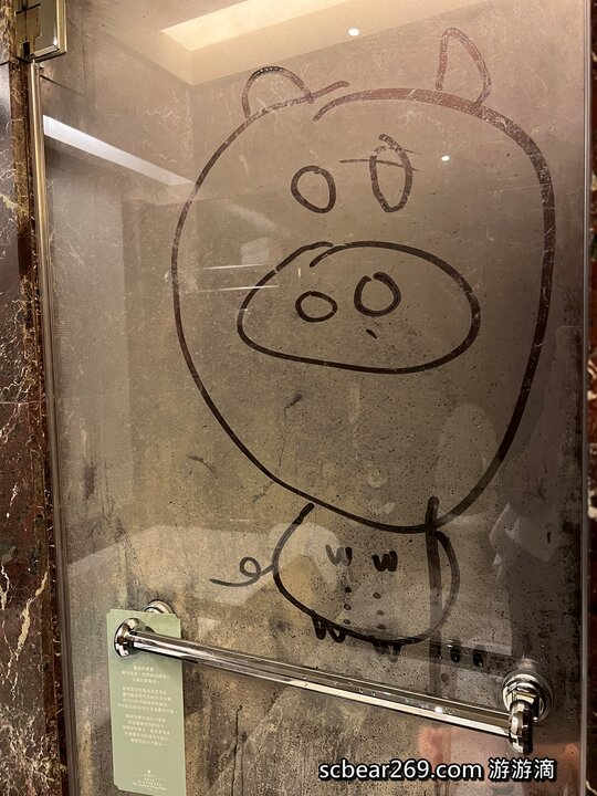 【台北】「遠東香格里拉Shangri-La Taipei ．房內也可看到101的豪華閣超豪華客房篇（中式奢華風/全視界觀景窗/川堂式衣櫃/頂樓溫水游泳池/美拍101夜景）」