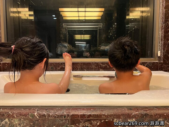 【台北】「遠東香格里拉Shangri-La Taipei ．房內也可看到101的豪華閣超豪華客房篇（中式奢華風/全視界觀景窗/川堂式衣櫃/頂樓溫水游泳池/美拍101夜景）」