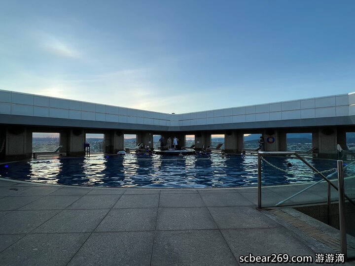【台北】「遠東香格里拉Shangri-La Taipei ．房內也可看到101的豪華閣超豪華客房篇（中式奢華風/全視界觀景窗/川堂式衣櫃/頂樓溫水游泳池/美拍101夜景）」