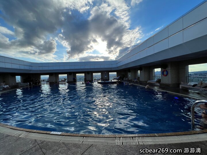 【台北】「遠東香格里拉Shangri-La Taipei ．房內也可看到101的豪華閣超豪華客房篇（中式奢華風/全視界觀景窗/川堂式衣櫃/頂樓溫水游泳池/美拍101夜景）」