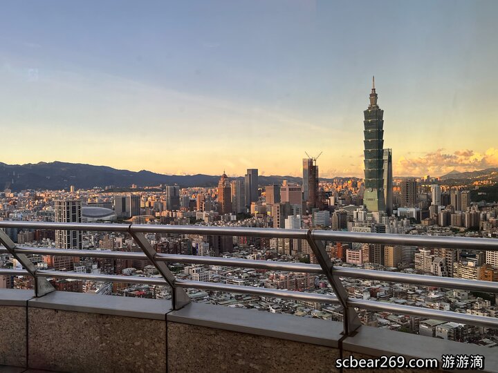 【台北】「遠東香格里拉Shangri-La Taipei ．房內也可看到101的豪華閣超豪華客房篇（中式奢華風/全視界觀景窗/川堂式衣櫃/頂樓溫水游泳池/美拍101夜景）」
