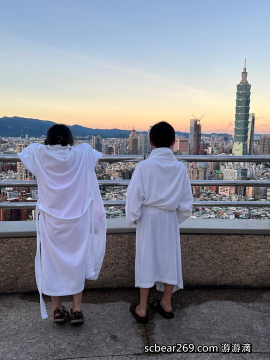 【台北】「遠東香格里拉Shangri-La Taipei ．房內也可看到101的豪華閣超豪華客房篇（中式奢華風/全視界觀景窗/川堂式衣櫃/頂樓溫水游泳池/美拍101夜景）」