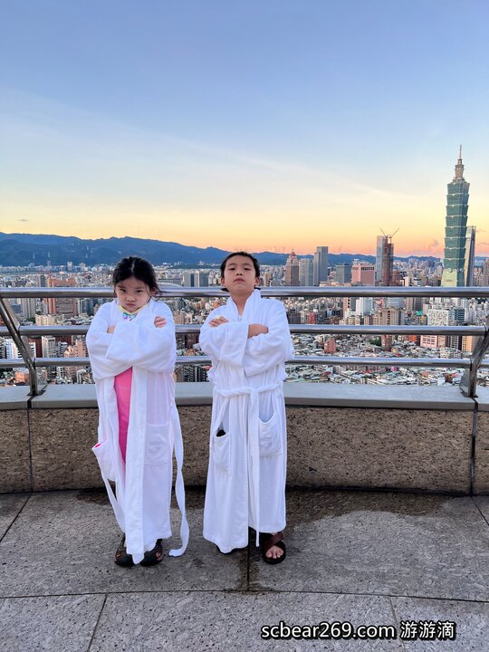 【台北】「遠東香格里拉Shangri-La Taipei ．房內也可看到101的豪華閣超豪華客房篇（中式奢華風/全視界觀景窗/川堂式衣櫃/頂樓溫水游泳池/美拍101夜景）」