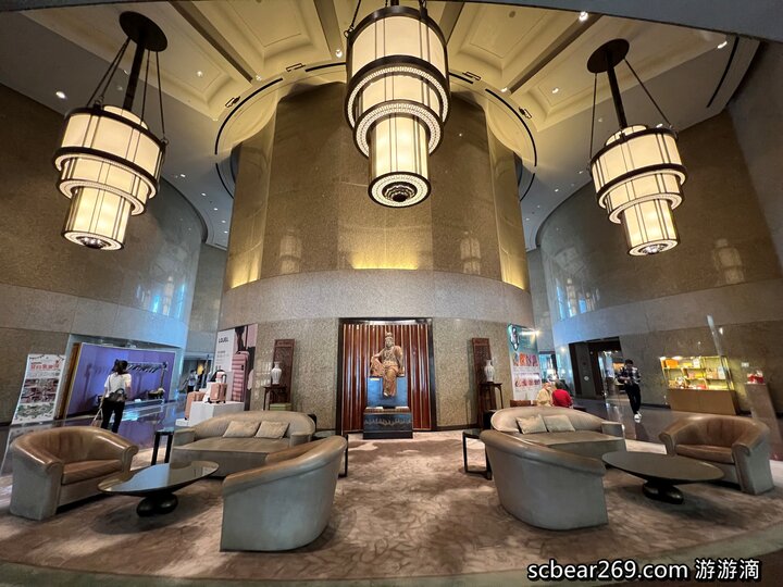 【台北】「遠東香格里拉Shangri-La Taipei ．房內也可看到101的豪華閣超豪華客房篇（中式奢華風/全視界觀景窗/川堂式衣櫃/頂樓溫水游泳池/美拍101夜景）」