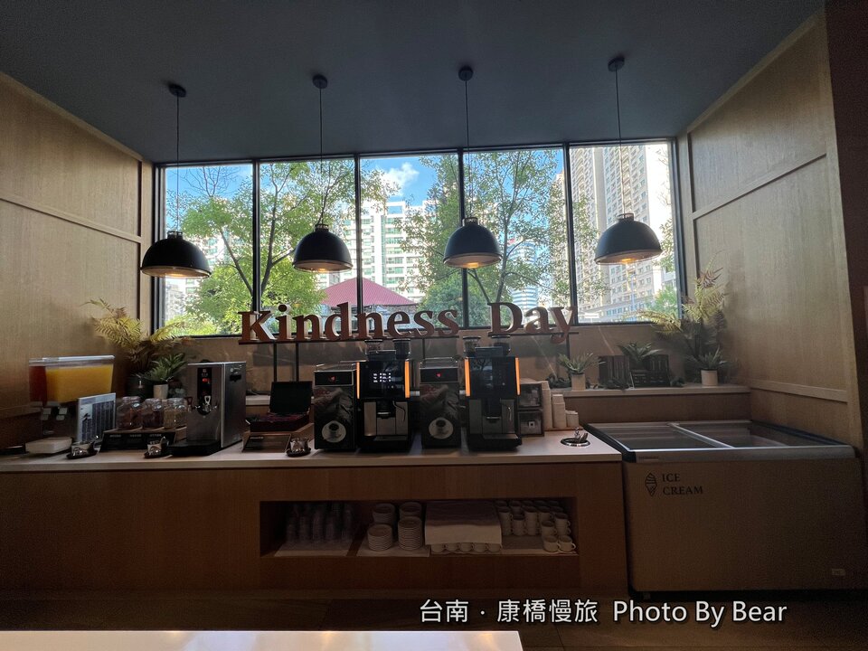 【台南】「康橋慢旅Kindness Day Hotel．府城住宿推薦，文青風設計旅店，宵夜.午茶點心吃到飽，還有免費腳踏車租借和自助洗衣.烘衣房」