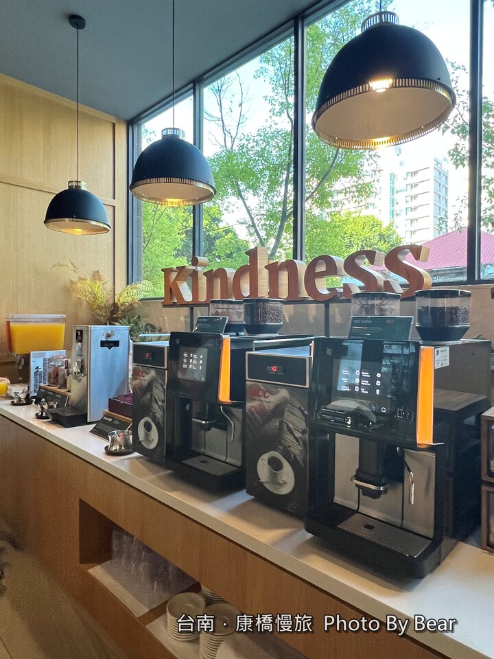 【台南】「康橋慢旅Kindness Day Hotel．府城住宿推薦，文青風設計旅店，宵夜.午茶點心吃到飽，還有免費腳踏車租借和自助洗衣.烘衣房」