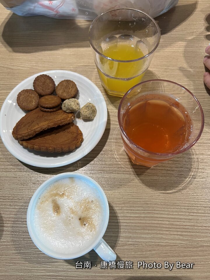 【台南】「康橋慢旅Kindness Day Hotel．府城住宿推薦，文青風設計旅店，宵夜.午茶點心吃到飽，還有免費腳踏車租借和自助洗衣.烘衣房」