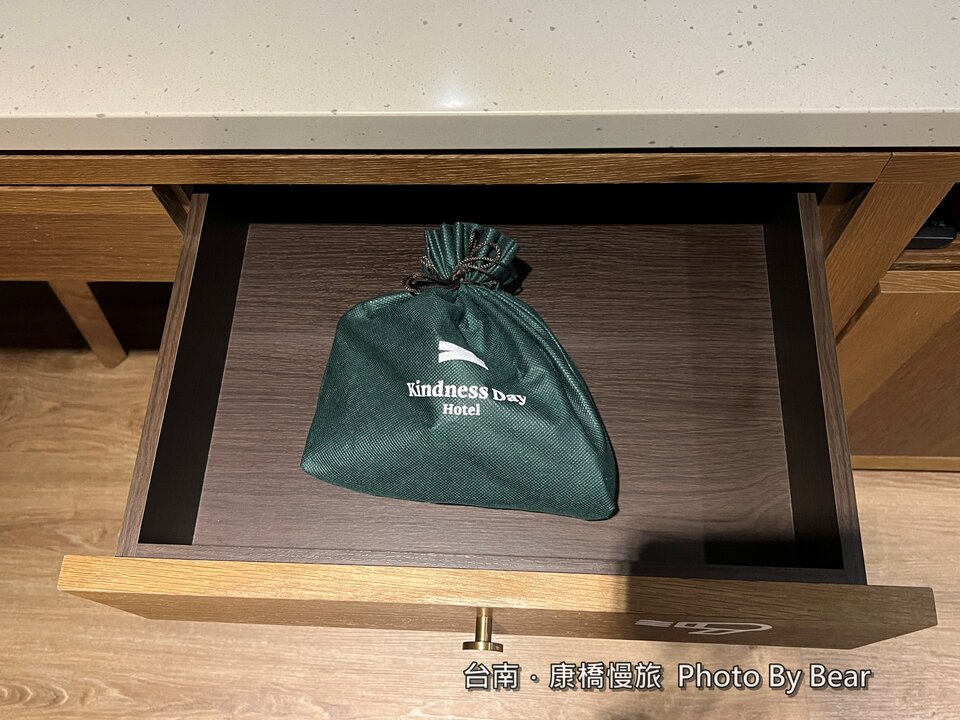 【台南】「康橋慢旅Kindness Day Hotel．府城住宿推薦，文青風設計旅店，宵夜.午茶點心吃到飽，還有免費腳踏車租借和自助洗衣.烘衣房」