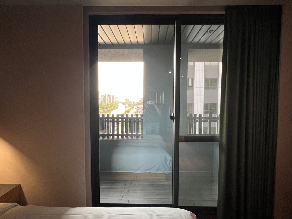 【台南】「康橋慢旅Kindness Day Hotel．府城住宿推薦，文青風設計旅店，宵夜.午茶點心吃到飽，還有免費腳踏車租借和自助洗衣.烘衣房」