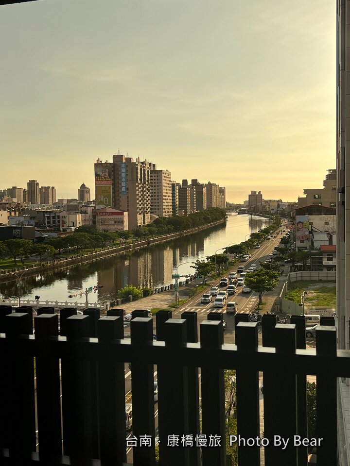 【台南】「康橋慢旅Kindness Day Hotel．府城住宿推薦，文青風設計旅店，宵夜.午茶點心吃到飽，還有免費腳踏車租借和自助洗衣.烘衣房」