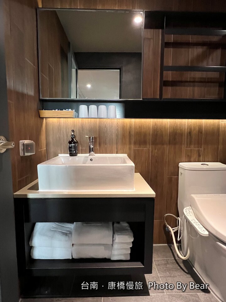 【台南】「康橋慢旅Kindness Day Hotel．府城住宿推薦，文青風設計旅店，宵夜.午茶點心吃到飽，還有免費腳踏車租借和自助洗衣.烘衣房」