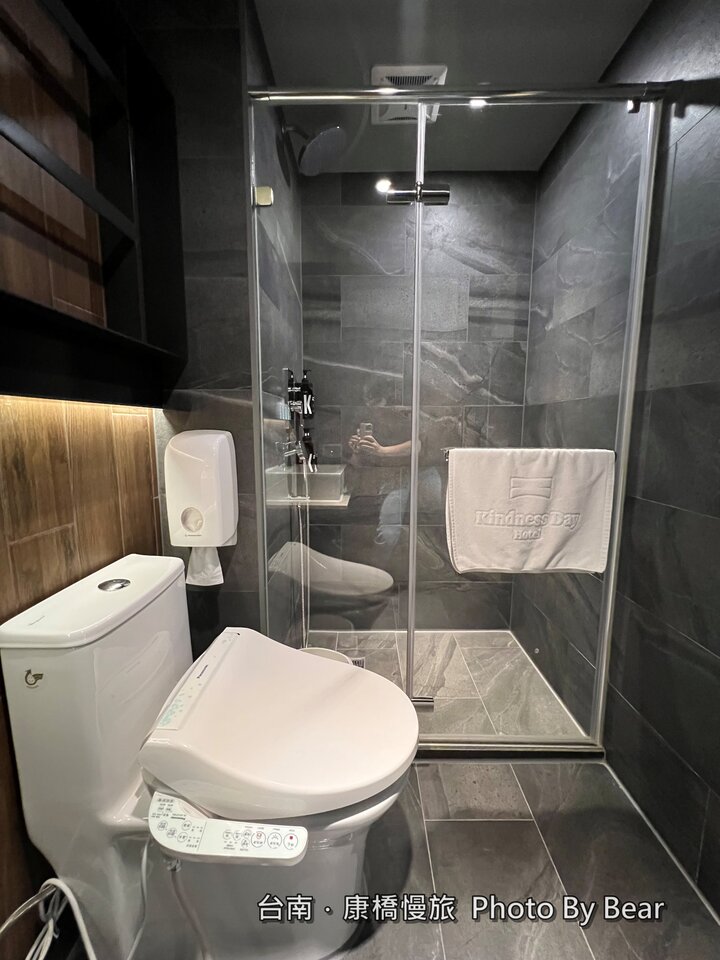 【台南】「康橋慢旅Kindness Day Hotel．府城住宿推薦，文青風設計旅店，宵夜.午茶點心吃到飽，還有免費腳踏車租借和自助洗衣.烘衣房」