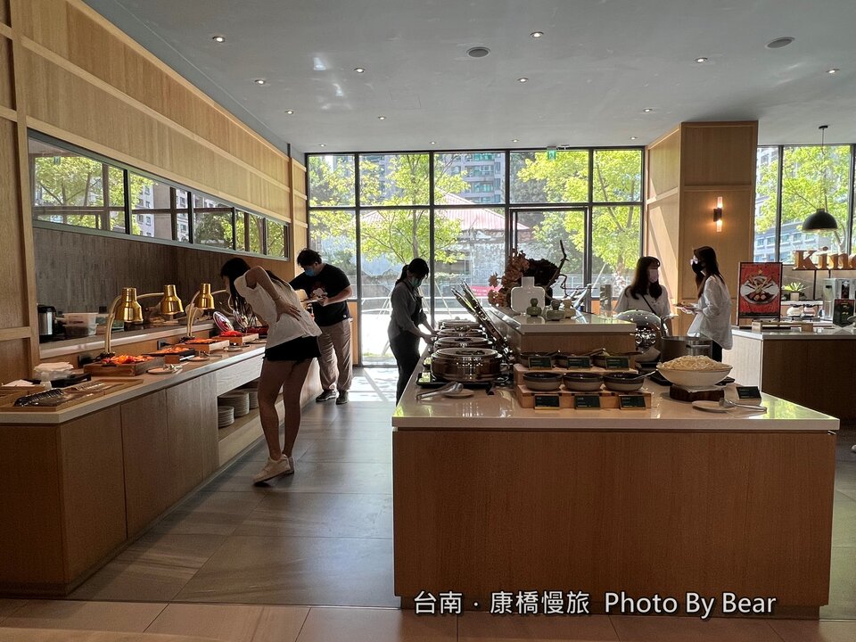 【台南】「康橋慢旅Kindness Day Hotel．府城住宿推薦，文青風設計旅店，宵夜.午茶點心吃到飽，還有免費腳踏車租借和自助洗衣.烘衣房」
