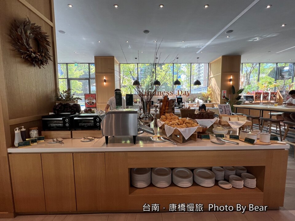【台南】「康橋慢旅Kindness Day Hotel．府城住宿推薦，文青風設計旅店，宵夜.午茶點心吃到飽，還有免費腳踏車租借和自助洗衣.烘衣房」