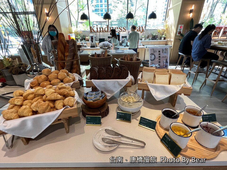 【台南】「康橋慢旅Kindness Day Hotel．府城住宿推薦，文青風設計旅店，宵夜.午茶點心吃到飽，還有免費腳踏車租借和自助洗衣.烘衣房」