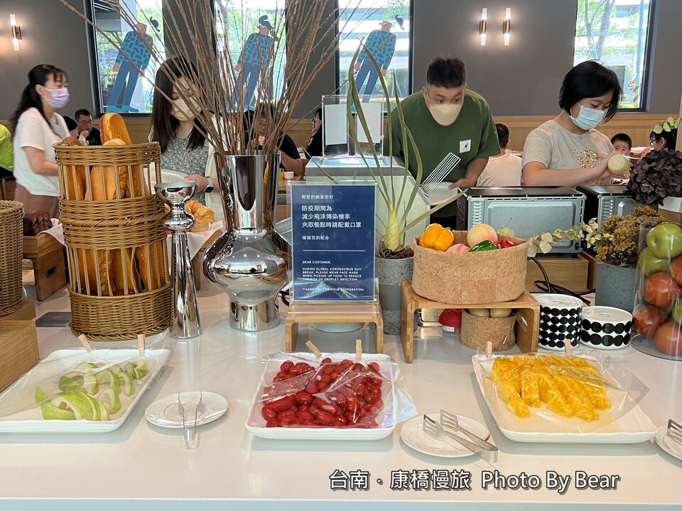 【台南】「康橋慢旅Kindness Day Hotel．府城住宿推薦，文青風設計旅店，宵夜.午茶點心吃到飽，還有免費腳踏車租借和自助洗衣.烘衣房」