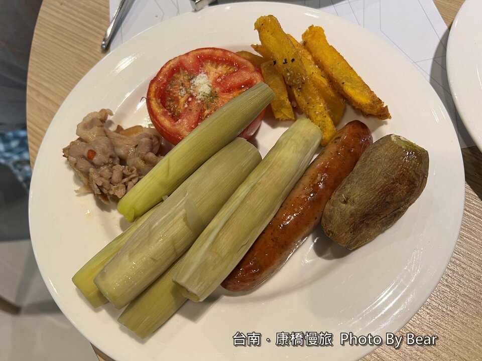 【台南】「康橋慢旅Kindness Day Hotel．府城住宿推薦，文青風設計旅店，宵夜.午茶點心吃到飽，還有免費腳踏車租借和自助洗衣.烘衣房」