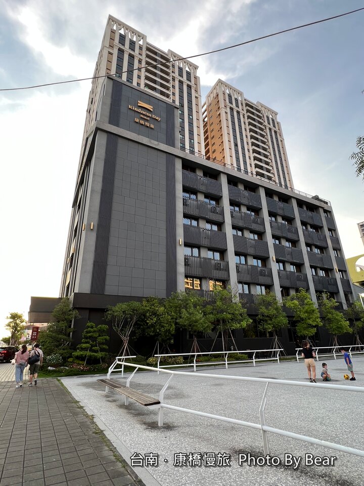 【台南】「康橋慢旅Kindness Day Hotel．府城住宿推薦，文青風設計旅店，宵夜.午茶點心吃到飽，還有免費腳踏車租借和自助洗衣.烘衣房」