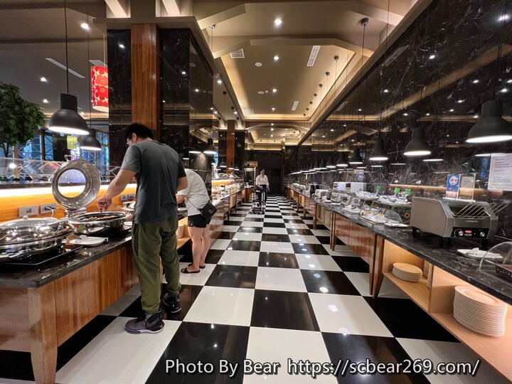 【花蓮】「康橋商旅-花蓮站前館．近火車站的高CP值住宿，迎賓午茶、精緻晚點宵夜及早餐任你吃到飽（精緻四人房/附停車場/自助洗衣/腳踏車租借）」