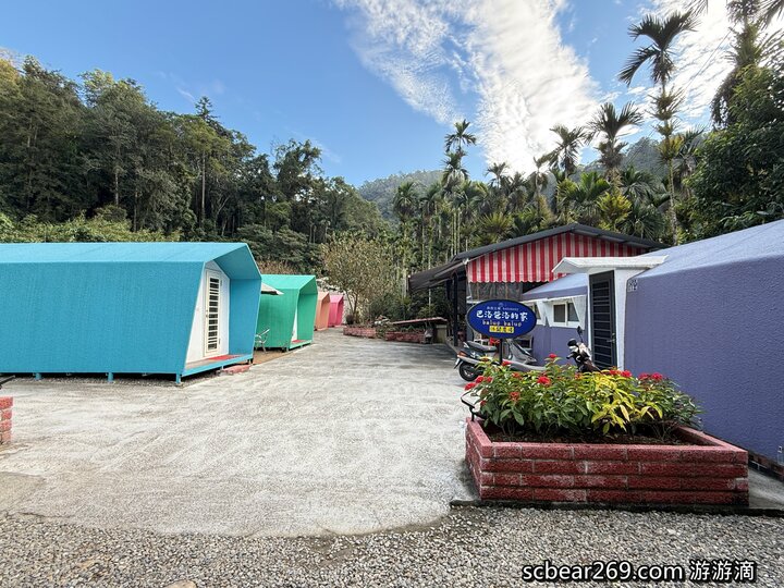 【日月潭住宿】「巴洛爸洛的家BaluoBaluo休閒農場．藏身山林裡的色彩繽紛獨棟小屋，還有熱情小管家和美味手作早餐(雙人房.四人房/代售票券/腳踏車租借/螢火蟲導覽/近伊達邵老街）」