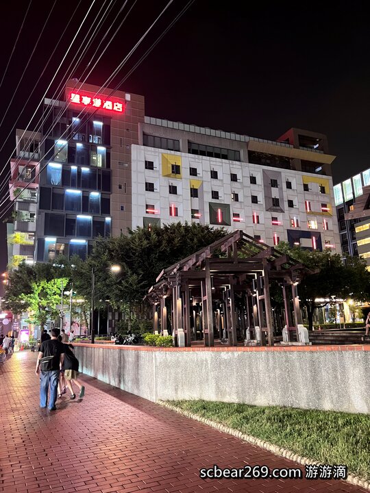 【台中】「逢甲星享道酒店In Sky Hotel.走路5分鐘就能逛夜市，設施一應俱全的高CP值住宿推薦（頂樓露天泳池/花園書房/道咖啡/健身房/中西式早餐/附停車場）」
