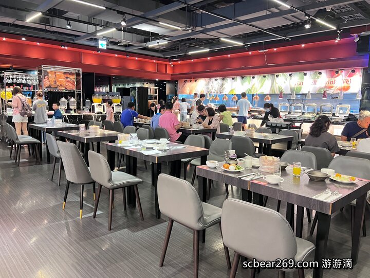 【台中】「逢甲星享道酒店In Sky Hotel.走路5分鐘就能逛夜市，設施一應俱全的高CP值住宿推薦（頂樓露天泳池/花園書房/道咖啡/健身房/中西式早餐/附停車場）」