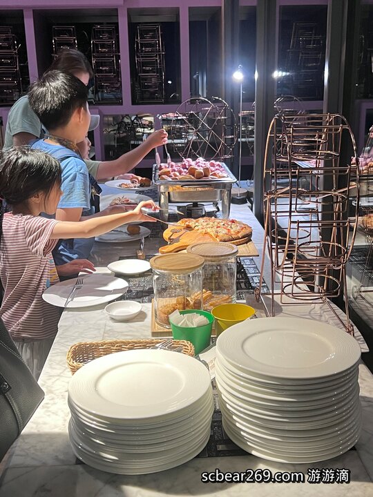 【台中】「逢甲星享道酒店In Sky Hotel.走路5分鐘就能逛夜市，設施一應俱全的高CP值住宿推薦（頂樓露天泳池/花園書房/道咖啡/健身房/中西式早餐/附停車場）」