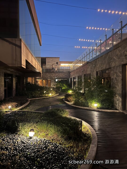【台中】「逢甲星享道酒店In Sky Hotel.走路5分鐘就能逛夜市，設施一應俱全的高CP值住宿推薦（頂樓露天泳池/花園書房/道咖啡/健身房/中西式早餐/附停車場）」