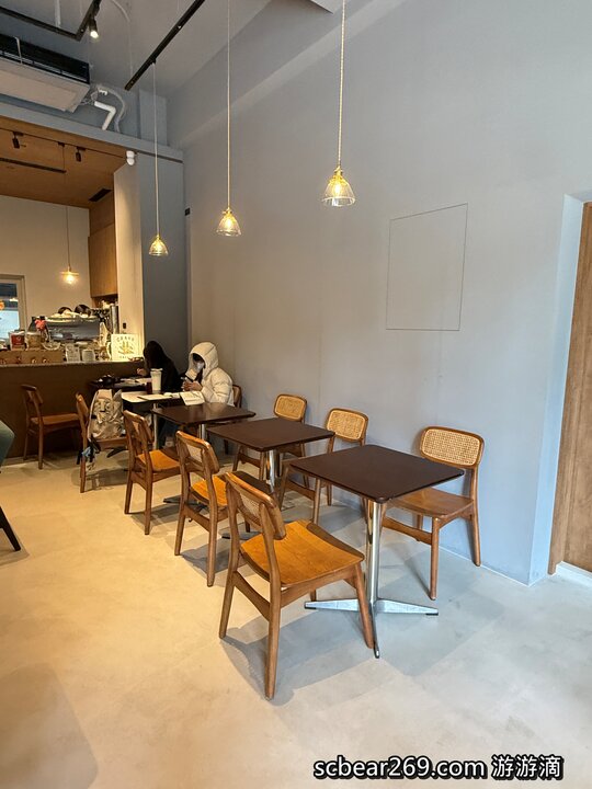 【林口】「Grato coffee，日系質感風格咖啡館，窗邊臥榻座位超吸睛 （手作甜點/麵包輕食/調味咖啡/平日不限時/好停車）」