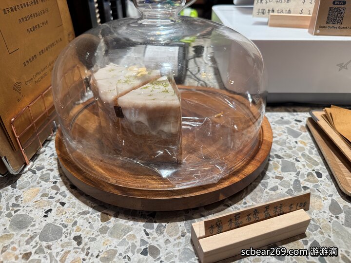 【林口】「Grato coffee，日系質感風格咖啡館，窗邊臥榻座位超吸睛 （手作甜點/麵包輕食/調味咖啡/平日不限時/好停車）」