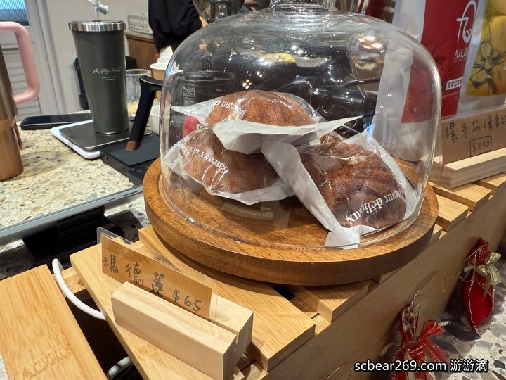 【林口】「Grato coffee，日系質感風格咖啡館，窗邊臥榻座位超吸睛 （手作甜點/麵包輕食/調味咖啡/平日不限時/好停車）」