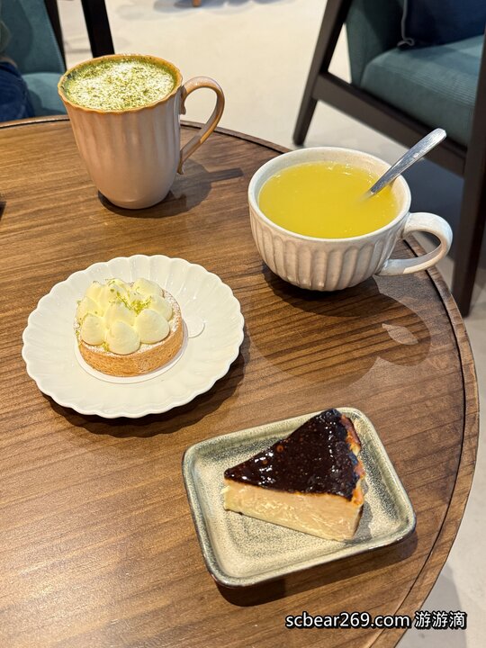 【林口】「Grato coffee，日系質感風格咖啡館，窗邊臥榻座位超吸睛 （手作甜點/麵包輕食/調味咖啡/平日不限時/好停車）」