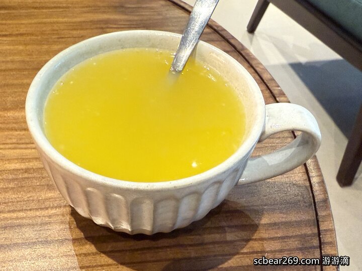 【林口】「Grato coffee，日系質感風格咖啡館，窗邊臥榻座位超吸睛 （手作甜點/麵包輕食/調味咖啡/平日不限時/好停車）」