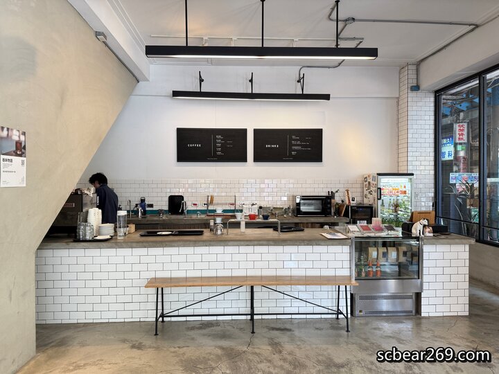 【台中】「Fleet Street艦隊街咖啡．結合獨立書店的不限時質感風咖啡館（早餐限定優惠/甜點/吐司/可內用3H/近火車站.宮原眼科）」