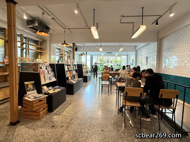 【台中】「Fleet Street艦隊街咖啡．結合獨立書店的不限時質感風咖啡館（早餐限定優惠/甜點/吐司/可內用3H/近火車站.宮原眼科）」