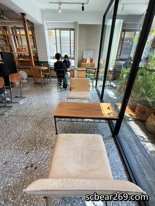 【台中】「Fleet Street艦隊街咖啡．結合獨立書店的不限時質感風咖啡館（早餐限定優惠/甜點/吐司/可內用3H/近火車站.宮原眼科）」