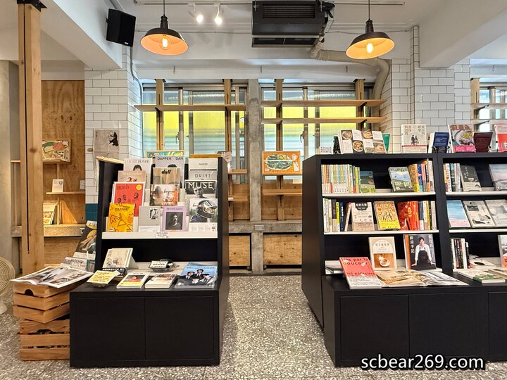 【台中】「Fleet Street艦隊街咖啡．結合獨立書店的不限時質感風咖啡館（早餐限定優惠/甜點/吐司/可內用3H/近火車站.宮原眼科）」