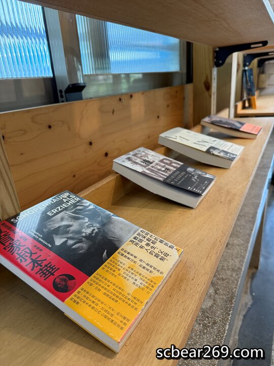【台中】「Fleet Street艦隊街咖啡．結合獨立書店的不限時質感風咖啡館（早餐限定優惠/甜點/吐司/可內用3H/近火車站.宮原眼科）」