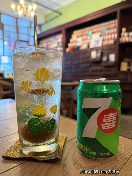 【台北】「窩窩咖啡Wooo Coffee．結合咖啡小酒館與藝文空間的老宅咖啡館（港式料理/黯然銷魂飯/老藥櫃/展覽.場地租借/近迪化街）」