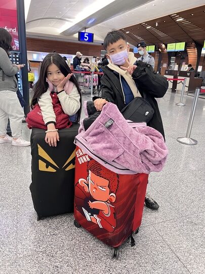 【首爾自由行】「二打四，媽媽帶孩子一起辦年貨之超精實之旅．Day 1 搭機篇」