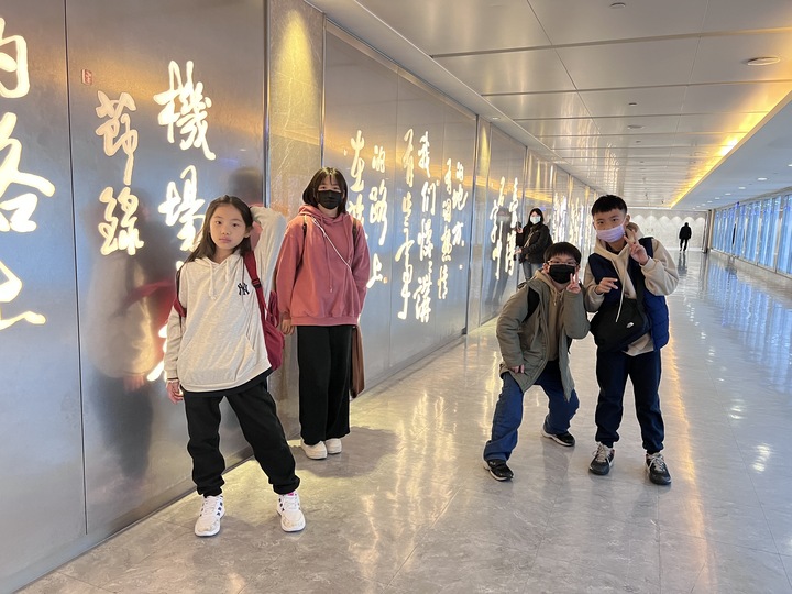 【首爾自由行】「二打四，媽媽帶孩子一起辦年貨之超精實之旅．Day 1 搭機篇」