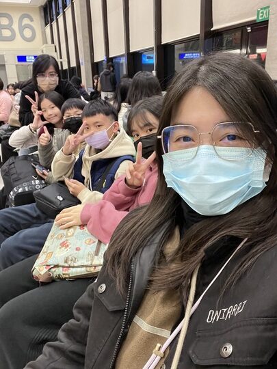 【首爾自由行】「二打四，媽媽帶孩子一起辦年貨之超精實之旅．Day 1 搭機篇」