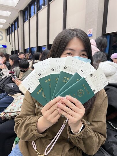 【首爾自由行】「二打四，媽媽帶孩子一起辦年貨之超精實之旅．Day 1 搭機篇」