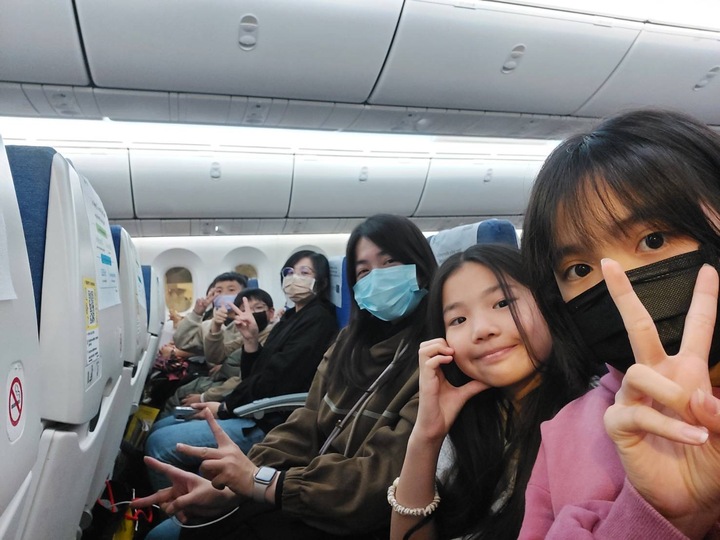 【首爾自由行】「二打四，媽媽帶孩子一起辦年貨之超精實之旅．Day 1 搭機篇」