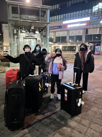 【首爾自由行】「二打四，媽媽帶孩子一起辦年貨之超精實之旅．Day 1 搭機篇」