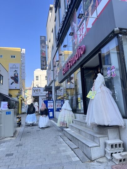 【首爾自由行】「媽媽帶孩子一起辦年貨之旅 Day 4: 韓服少女한복소녀．傳統韓服租借及妝髮體驗分享」