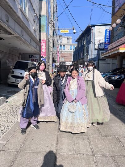 【首爾自由行】「媽媽帶孩子一起辦年貨之旅 Day 4: 韓服少女한복소녀．傳統韓服租借及妝髮體驗分享」