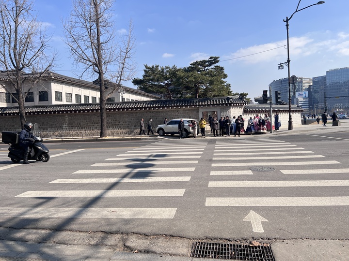 【首爾自由行】「媽媽帶孩子一起辦年貨之旅 Day 4: 韓服少女한복소녀．傳統韓服租借及妝髮體驗分享」
