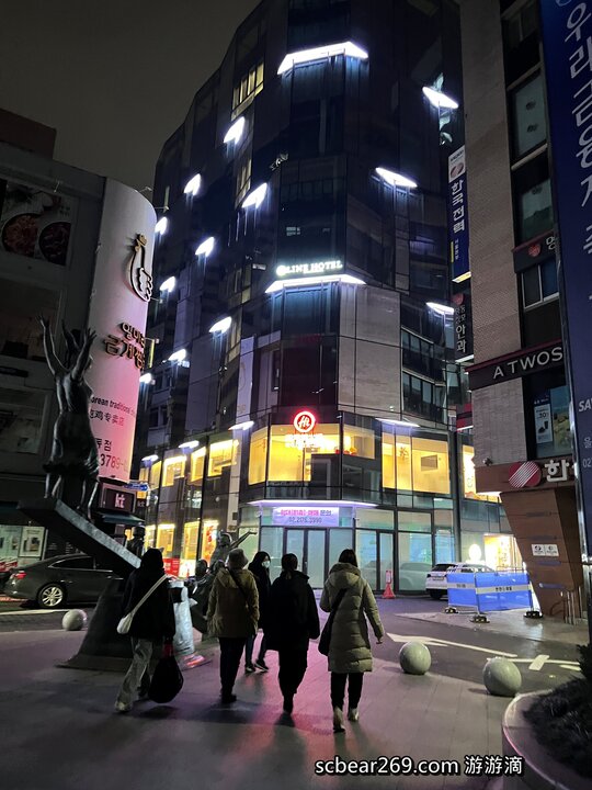 網站近期文章：【首爾自由行】「Line Hotel Myeongdong(明洞萊恩飯店)，生活機能佳，近地鐵及明洞商圈住宿推薦（三人房/近地鐵乙支路入口站）」
