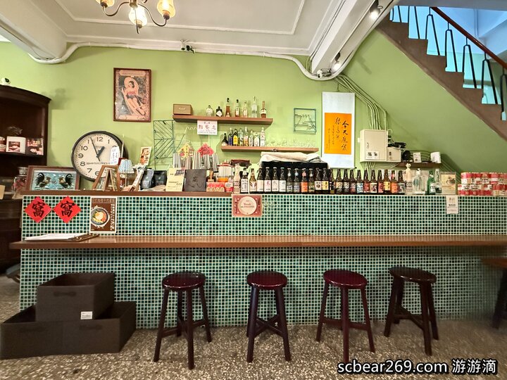 【台北】「窩窩咖啡Wooo Coffee．結合咖啡小酒館與藝文空間的老宅咖啡館（港式料理/黯然銷魂飯/老藥櫃/展覽.場地租借/近迪化街）」
